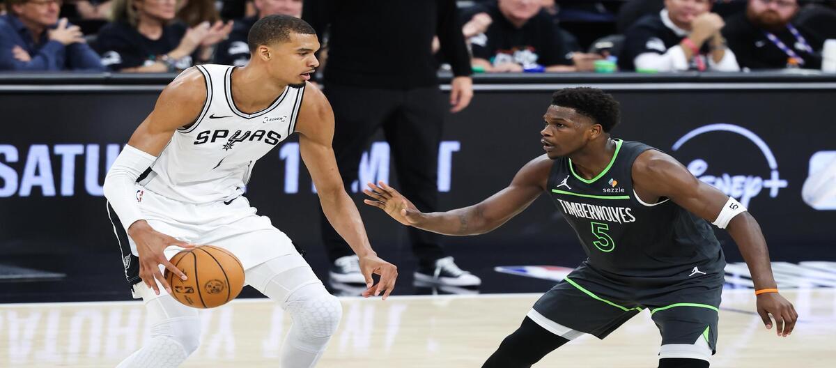 With 21 points from Castle and 19 from Wimbledon, the Spurs defeated the Timberwolves 133-95.
