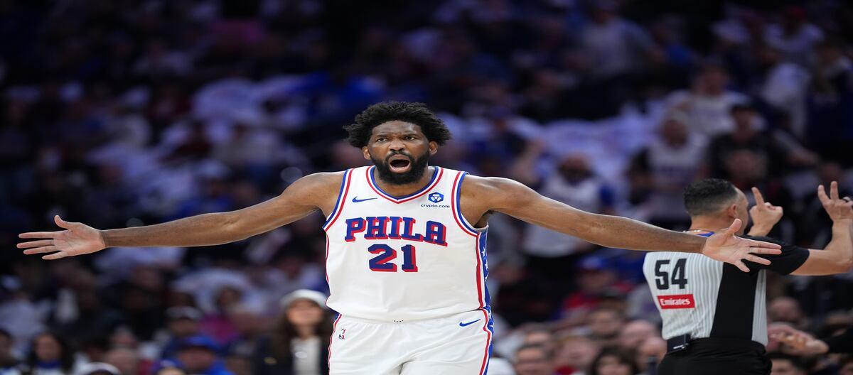 Embiid's left knee injury is improving and he is full of expectations for the upcoming season.