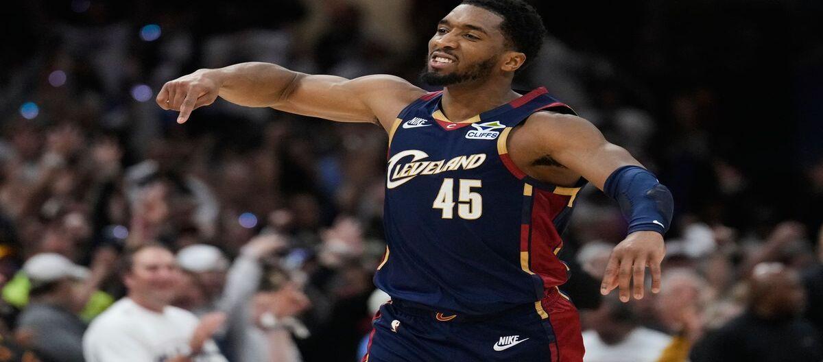 Mitchell scored a whopping 39 points in the second half to tie the record, as the Cavaliers rallied to defeat the Pistons.