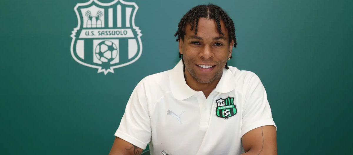 Sassuolo completes contract extension with French winger Armand Laurienté..