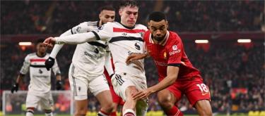 Premier League - Salah scores as Liverpool draw 2-2 with Manchester United