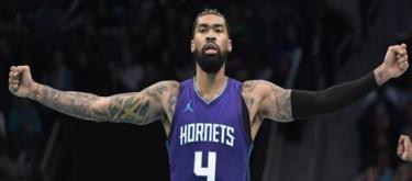 菲尼克斯太阳队通过交易获得尼克·理查兹