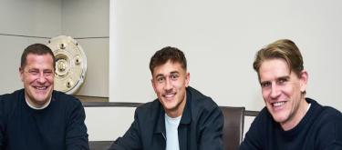 拜仁自霍芬海姆签下19岁中场汤姆·比绍夫，后者今夏正式加盟