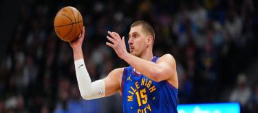 尼古拉·约基奇表现出色，连续第5次拿下三双