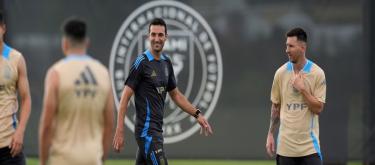 阿根廷队新一期大名单：梅西领衔，埃切维里、佩罗内首次入选