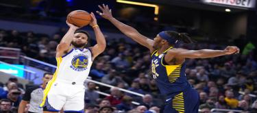 Curry's three-point shooting was hot, scoring 40 points and leading the Warriors to a narrow win over the Nets