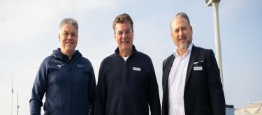 Bochum reaches agreement with coach Hecking to renew contract until 2027 if relegation is successful