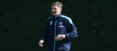 奥利弗·格拉斯纳表示球员状态良好，但韦尔·休斯能否出场仍待确定