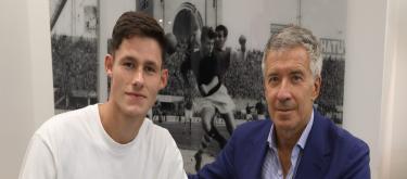 Bologna officially announced the signing of Czech central defender Martin Vitik, the transfer fee can be up to 15 million euros