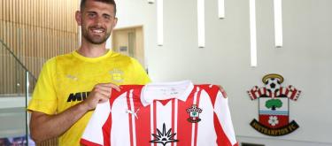 杰克·斯蒂芬斯与俱乐部签订了一份新合约，双方签至2028年