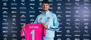 詹姆斯·特拉福德回归曼城　五年合约开启全新征程