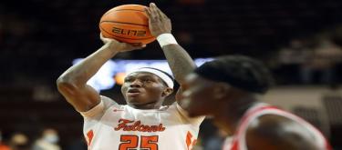 国王签下前老鹰后卫普劳登 双向合同再迎新机遇