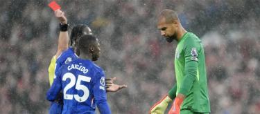 英超联赛——罗伯特·桑切斯被出示红卡　切尔西1比2败给曼联