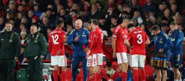 Nottingham Forest drew with Manchester United; Dyche praised the team's rebound performance and fighting spirit.