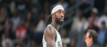 TMZ： 前NBA控卫贝弗利因袭击家庭成员被捕