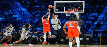 With Wabanjama returning and scoring 22 points, the Spurs narrowly defeated the Thunder 111-109.