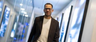 Liam Rossene arrives at Chelsea and signs a seven-year contract.