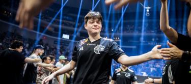 HLTV颁奖典礼，donk稳拿年度高光， molodoy获得年度新秀。