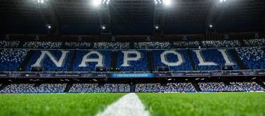 两名切尔西球迷被一群愤怒的那不勒斯球迷刺伤后送医。