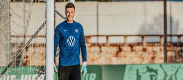 官方：沃尔夫斯堡与38岁门将帕瓦奥·佩尔万续约至2027年