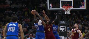 With Flagg scoring 27 points and Marshall adding 25, the Mavericks easily defeated the Cavaliers 130-120.