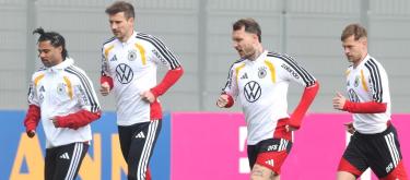 参与友谊赛　纳格尔斯曼称会调整首发阵容