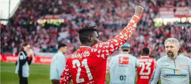 Mainz defender da Costa's contract extension clause has automatically activated, extending his contract until 2027.